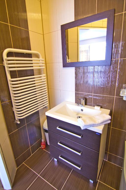 Hotel Oxigen Petroşani Quarto foto